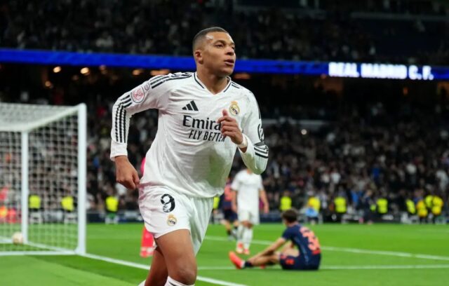 O brilho de Mbappé mantém as esperanças do Real Madrid vivo em um thriller de 3-2 contra o Celta Vigo	


