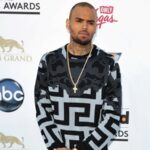O cantor americano Chris Brown recebe uma fiança no ataque antes da turnê mundial