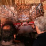 Mestre do Arcebispo do Vaticano Arcebispo Diego Giovanni Ravelli faz o juramento de segredo