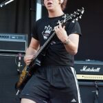 O artista pop-punk Noahfince diz que a decisão será colocada transgênero