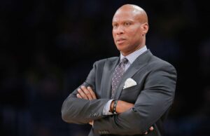 O ex -Lakers Byron Scott é acusado de agredir sexualmente um adolescente em 1987 Uma mulher está processando o ex -jogador e treinador do Los Angeles Lakers, Byron Scott, acusando -o de agredi -la sexualmente durante um evento de equipe em seu ensino médio em 1987, quando ele tinha 26 anos e ela tinha 15 anos.