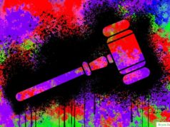 Bug em sistemas de júri usados por vários estados dos EUA expôs dados pessoais confidenciais Concept illustration depicting messy litigation with an illustrated gavel on a multicolored background