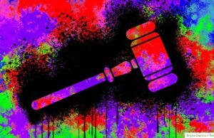 Bug em sistemas de júri usados por vários estados dos EUA expôs dados pessoais confidenciais Concept illustration depicting messy litigation with an illustrated gavel on a multicolored background
