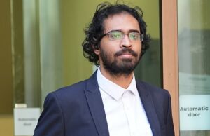 O ex-criado do Vice, 25 anos, nega a mentira de que ele é analista do News News GCHQ, chefe da equipe da NCA e do “líder ocidental dos Balcãs” no escritório do gabinete. Ifthikhar Alam (25 anos), hoje estava diante do município do tribunal de Westminster e não culpou três números de fraude por representação falsa para conseguir um emprego para conseguir um emprego