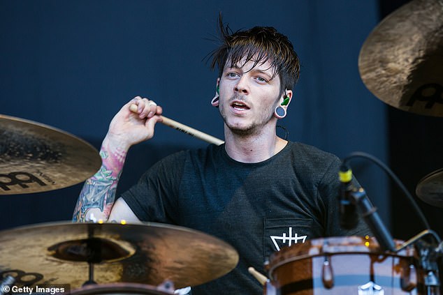 O famoso baterista estava com medo dos mortos em um Daniel Williams, um ex -membro da banda de metais cristãos The Devil Wears Prada, estava a bordo da aeronave Cessna 550 durante a noite. Williams é exibido no Festival Mayhem da Rockstar Energy Drink em San Manuel 30 2012 2012