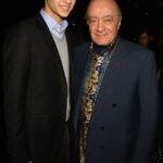 Mohamed Al Fayed, que pode ter estuprado e abusado mais de 111 mulheres por quase quatro décadas, é retratado com seu filho Omar
