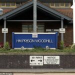 De acordo com a Associação de Oficiais de Prisioneiros (POA), os policiais foram desafiados na prisão de HMP Woodhill, alta segurança na prisão em Milton Keynes (POA)