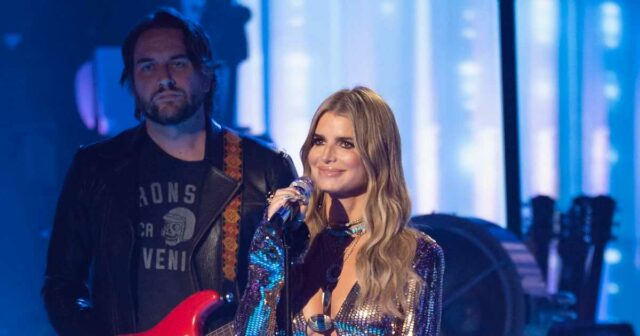 Jessica Simpson Primeira apresentação em 15 anos no American Idol