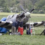 A aeronave Spitfire (foto) na noite de sábado fez um pouso de emergência entre as colheitas do campo agrícola em West Hythe, Kent.