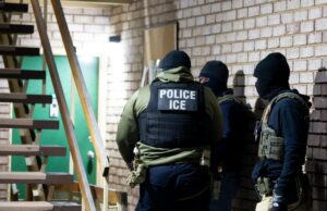 O impacto da aplicação da imigração nos membros da família é duradouro O impacto da aplicação da imigração nos membros da família é duradouro