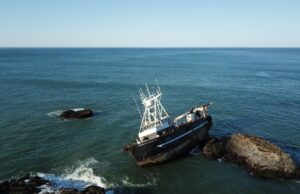 O juiz detém o capitão de rebocador responsável pelo derramamento de petróleo no condado de Marin O juiz detém o capitão de rebocador responsável pelo derramamento de petróleo no condado de Marin