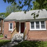 Na foto: a recém -eleita casa infantil papal com uma casa infantil de três salas em Dolton, em Chicago. O bangalô foi colocado no mercado por US $ 245.957 (184 000 GBP) em 5 de maio, mas foi imediatamente removido quando o cardeal de 69 anos -Robert Záost nomeou o Papa Leo XIV.