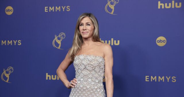 O motorista da polícia que colidiu com a casa de Bel-Air por Jennifer Aniston



