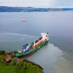 O navio cai no jardim norueguês, interrompe as pernas que não são quarto