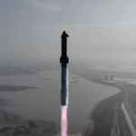 O nono voo de teste da SpaceX da nave espacial lança o espaço, termina em uma aranha