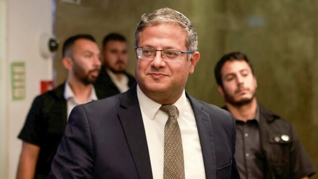 O oficial impopular israelense alega que seu país poderia aprender com as armas das leis da América




