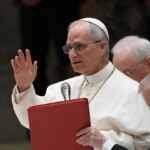 O papa Leo diz que uma família baseada em uma "união entre um homem e uma mulher" defende a dignidade do nascão