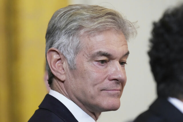 O plano do Dr. Oz de salvar 400 ostras rejeitadas pela filha dos proprietários da fazenda

