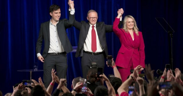 O primeiro -ministro australiano Anthony Albanese comemora a vitória no segundo termo de três anos



