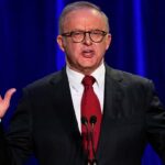 O primeiro -ministro australiano Anthony Albanese é eleito para o segundo termo de três anos