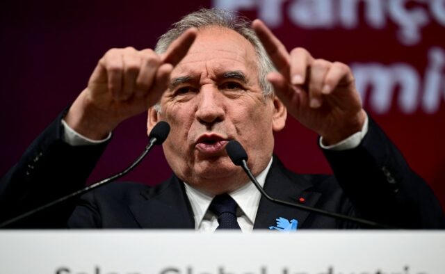 O primeiro -ministro francês Francois Bayrou testemunham o escândalo de abuso infantil

