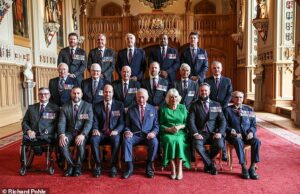 O príncipe de Gales se juntou ao rei Charles e à rainha Camille na recepção do Castelo de Windsor para os destinatários de Victoria e George Cross – um dia após o aniversário de Whirlwind William e Kate. O príncipe de Gales se juntou ao rei Charles Charles e à rainha Camille, organizaram uma recepção especial para os membros de Victoria e George Cross em Windsor. Eles são vistos aqui com receptores de medalha vivos