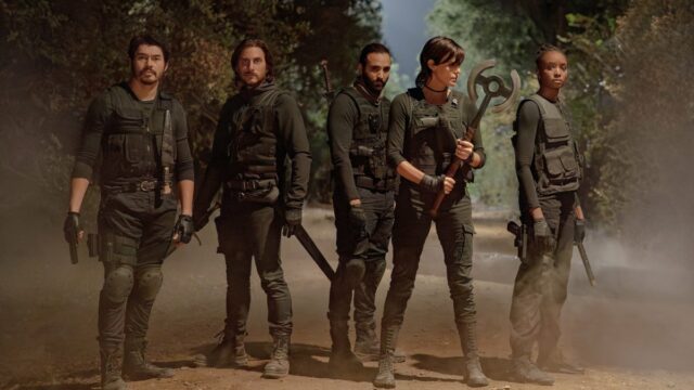 O que mais você pode pedir no trailer de 'The Old Guard 2?' Charlize Thurman e Uma Theron Lut Swords.




