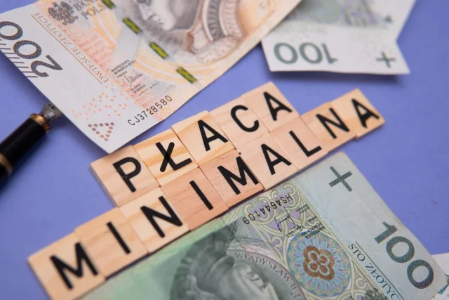 O salário mínimo aumenta a partir de 2026. Quanto o salário mínimo aumentará?

