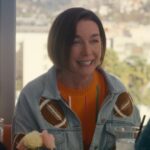 O segredo de Julianne Nicholson e, às vezes, a preparação 'obscena' para ser uma mãe de dança em 'hacks'.