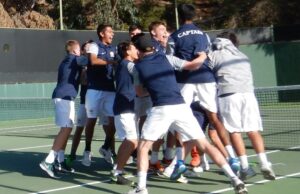 O sucesso do tênis nesta escola da Península é uma tradição. O sucesso do tênis nesta escola da Península é uma tradição.