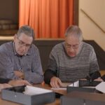 Adrian Goodyear, Steve Nicholls, Richard Warwick e Gary Webster sofreram uma doença ao longo da vida e viram que pelo menos 90 de seus amigos e colegas morreram de greves plasmáticas tóxicas