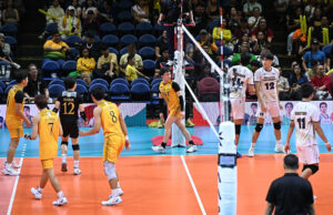 O vôlei masculino do UAAP: UST derrubando a nu, obriga o Final Four Do-Or-Die Josh Ybanez Ust Golden Spikers venceu Nu Bulldogs UAAP Temporada 87 Men's Volleyball Final Four