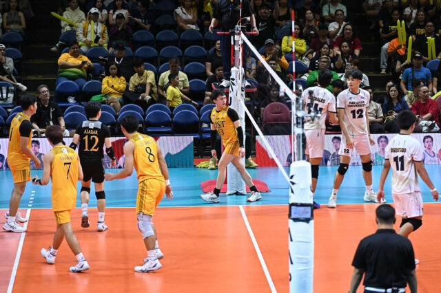 Josh Ybanez Ust Golden Spikers venceu Nu Bulldogs UAAP Temporada 87 Men's Volleyball Final Four