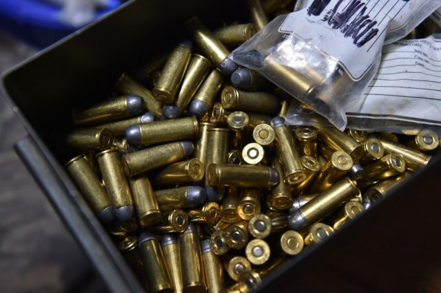 O voluntário do xerife de Contra Costa, que foi autorizado a roubar peças de armas do alcance da polícia, se declara culpado de acusações criminais



