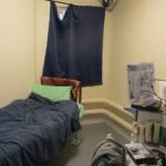 Cell caótica em Feltham Young Puffenders 'preenchida durante a inspeção em março de 2024 pelo inspetor principal da prisão