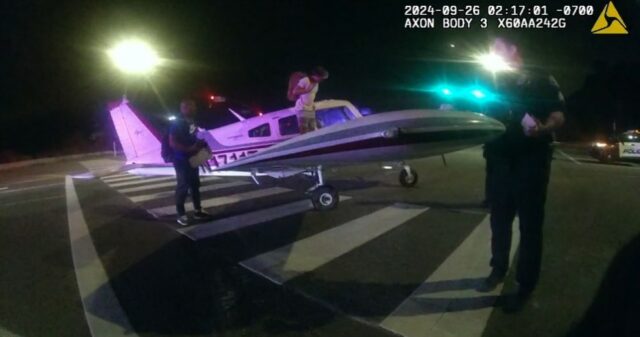 Um avião que alcançou um pouso de emergência em 26 de setembro de 2024. Na Rota Estadual 76, perto da Drive Canyon, Oceanside foi levado ao aeroporto para investigar o investigador da Força Aérea Federal. (Diretoria de Polícia de Oceanside)