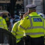 Os oficiais realizam uma pesquisa em muitos endereços nas áreas de Great Manchester, Londres e Swindon em conexão com a investigação (imagem do arquivo)