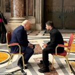 O governo de Donald Trump (na imagem ao lado do Volodyry Greenable) revelou que é baseado nas negociações de paz entre a Ucrânia e a Rússia