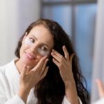 Os clientes de seus 60 anos juram por esses remendos dos olhos para eliminar o inchaço, que agora custam apenas US $ 14.