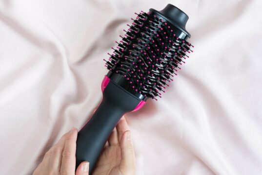 Os clientes dizem que esta escova para secador de cabelo é a alternativa perfeita de Dyson



