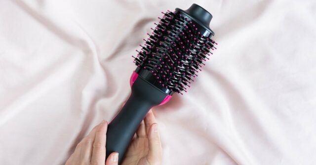 Os clientes dizem que esta escova para secador de cabelo é a alternativa perfeita de Dyson



