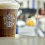 Os dias de espuma fria da Starbucks está aqui. Como receber sua espuma fria de graça
