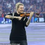 Os fãs da Liga dos Campeões explodindo violino "irritante" apenas momentos antes da final depois que Linkin Park se apresentou antes do PSG vs Inter Milan Clash