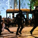 O caos eclodiu em Paris após a rebelião dos apoiadores do PSG durante a final da Liga dos Campeões