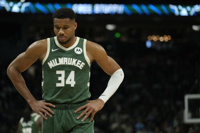 Os guerreiros se organizariam para perseguir Giannis AnthoiceUnmo na escrúpulos

