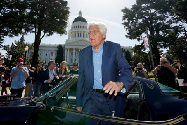 Os legisladores da Califórnia limitam Jay Leno Bill a encerrar os cheques de fumaça de veículos de 35 anos

