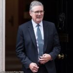 Sir Keir Starmer enfrenta a ameaça de novos ataques de médicos depois que o governo ofereceu um aumento