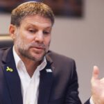 Os palestinos são forçados a se mudar para outro lugar depois que o ministro israelense diz que Gaza será "completamente destruído"