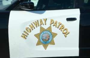 A pessoa se encontrou fatalmente depois de ir para a rodovia sul da Baía Os pedestres morrem na Freeway Emeryville depois de ter sido atingida por vários veículos