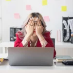 Os pólos são incapazes de rastrear o significado de seu trabalho. AZ 80% não sente paixão por ela